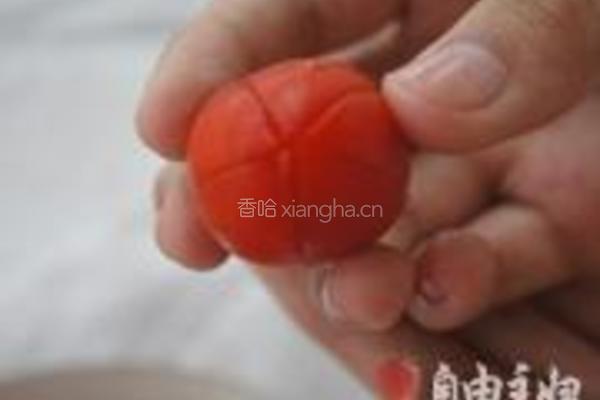 糖拌圣女果花儿的做法图解2