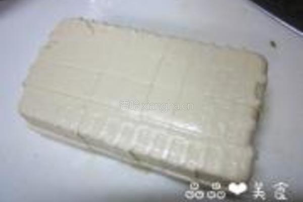 皮蛋豆腐的做法图解2