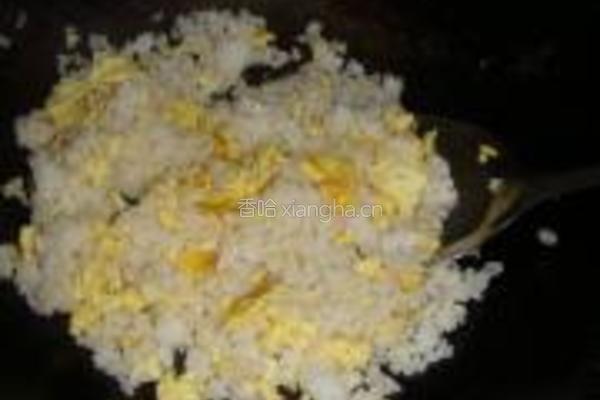 酱油鸡蛋炒饭的做法图解4