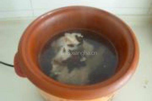 蕨麻猪骨汤的做法图解3