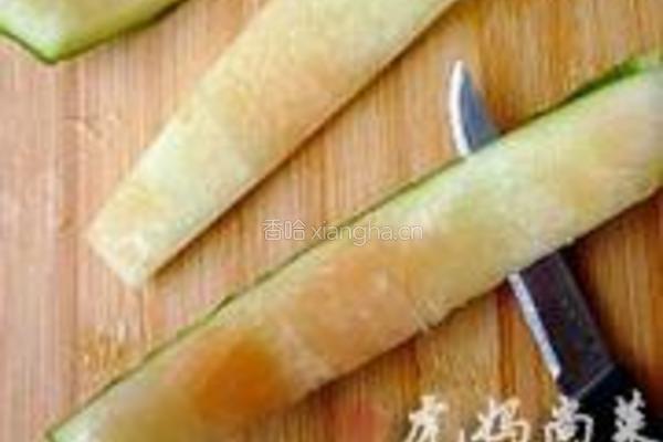 西瓜皮炒鸡蛋的做法图解2