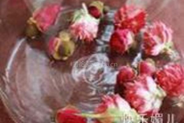 红巧梅玫瑰花茶的做法图解2