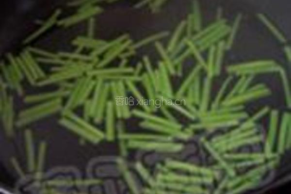 茼蒿拌黄金海茸条的做法图解7