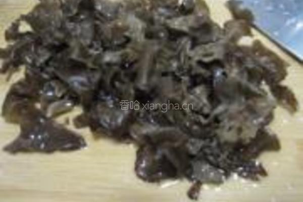 大蒜木耳炒山药的做法图解2