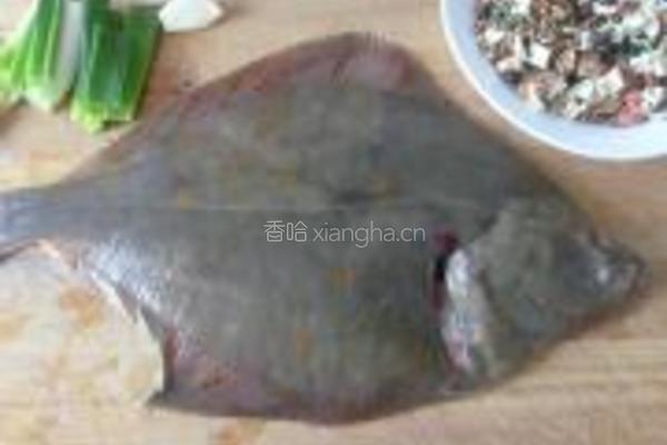 彩蒸比目鱼的做法图解1
