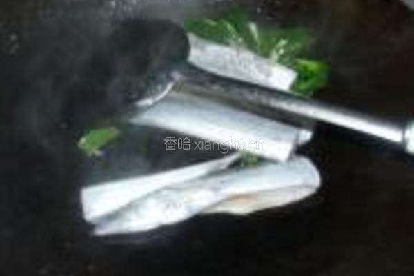 普宁豆酱烧带鱼的做法图解6