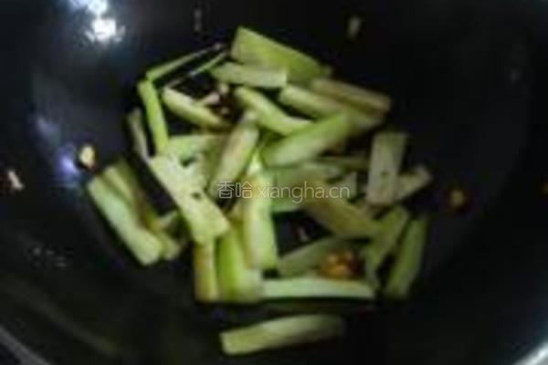 苦瓜炒茄子的做法图解3