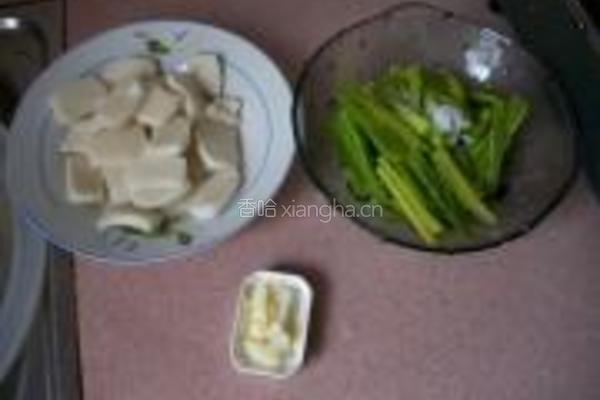 苦瓜炒年糕的做法图解2