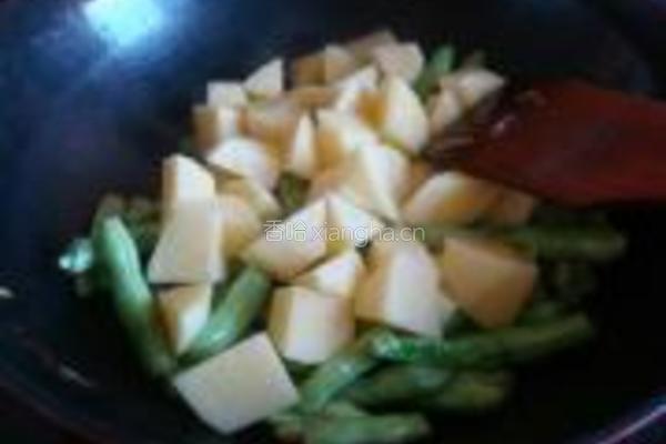 芸豆土豆红烧肉的做法图解4