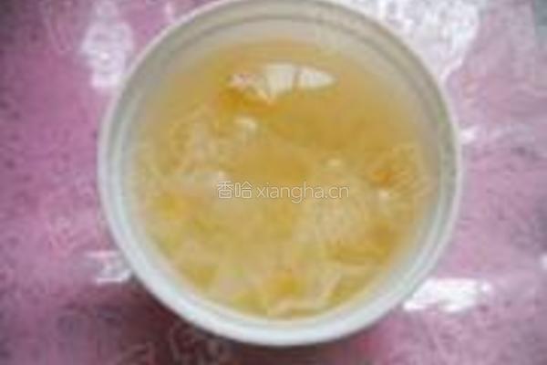 芡实枸杞银耳羹的做法图解2
