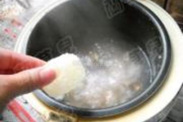 芡实枸杞银耳羹的做法图解5