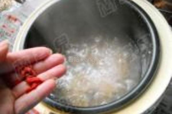芡实枸杞银耳羹的做法图解6