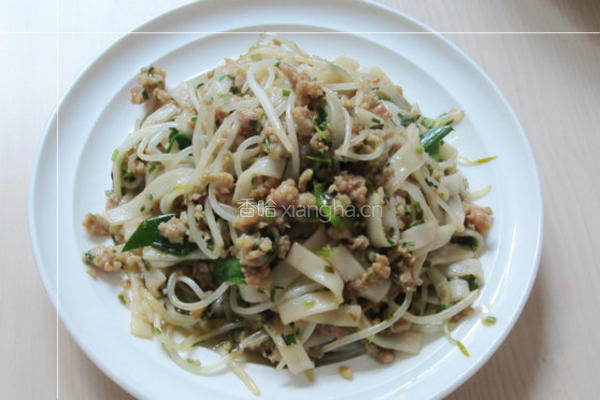 肉末芽菜炒河粉