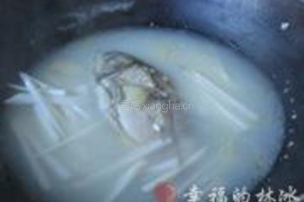 白萝卜丝鲫鱼汤的做法图解7