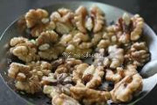 琥珀桃仁的做法图解3