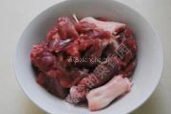 鸭肉鲍鱼干汤的做法图解1