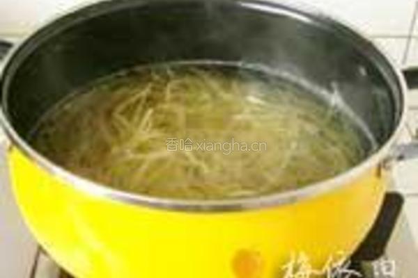 土豆拌海带丝的做法图解2