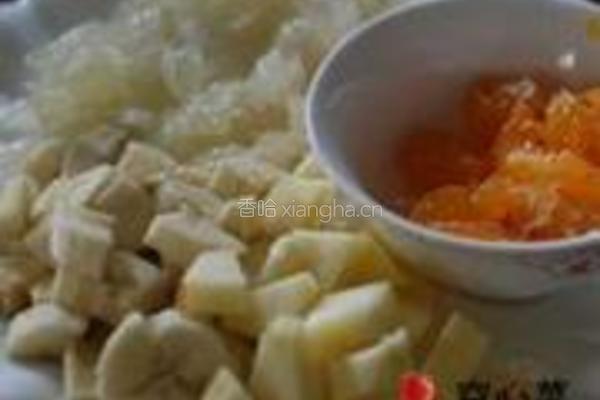 杂果甜羹的做法图解1