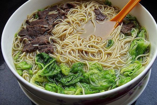 娃娃菜牛肉面