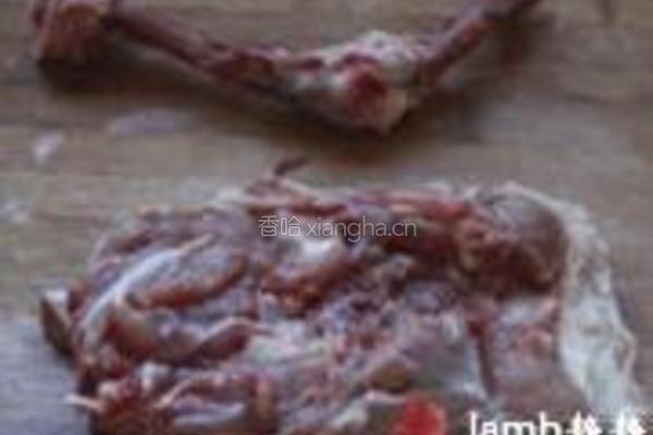 蜜汁蛋黄鸡腿卷的做法图解2