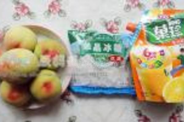 黄桃罐头的做法图解1