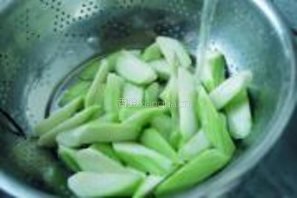 丝瓜炒毛豆籽的做法图解4