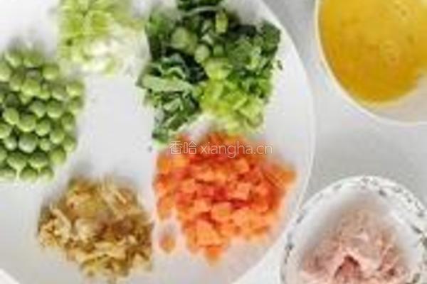 金枪鱼什锦炒饭的做法图解3