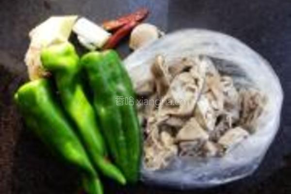 辣炒肥肠的做法图解1