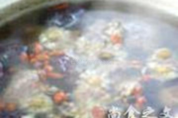 红枣杞菊猪骨汤的做法图解4