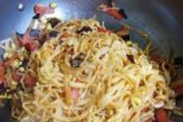 豆芽焖面的做法图解13
