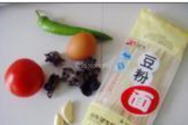 番茄鸡蛋焖面的做法图解1
