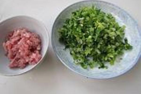芹菜牛肉炒饭的做法图解1