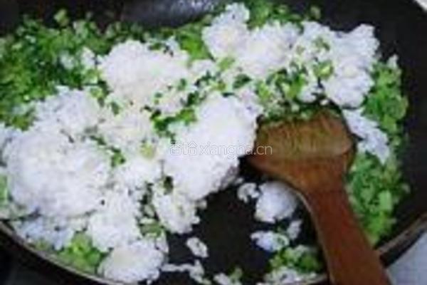 芹菜牛肉炒饭的做法图解7