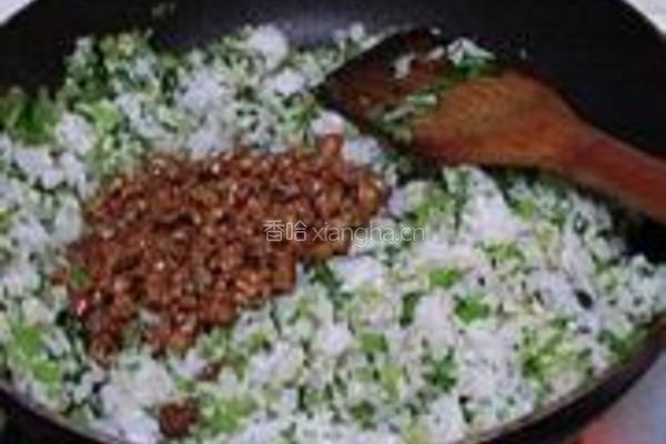 芹菜牛肉炒饭的做法图解8