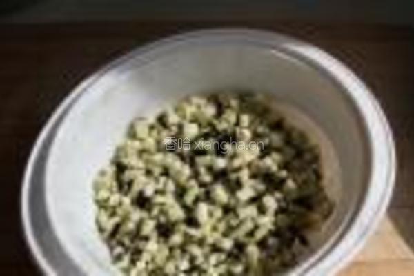 尖椒茄子馅饼的做法图解1