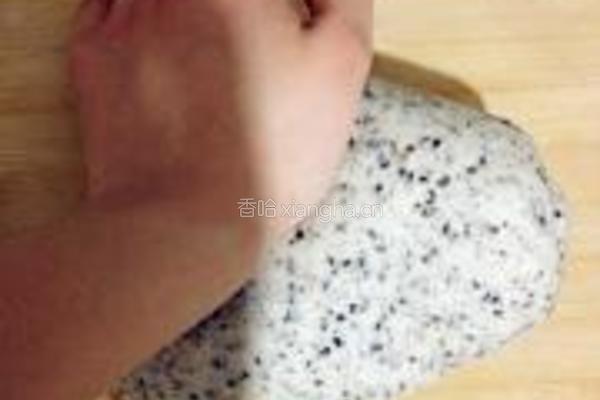 黑芝麻双色馒头的做法图解11