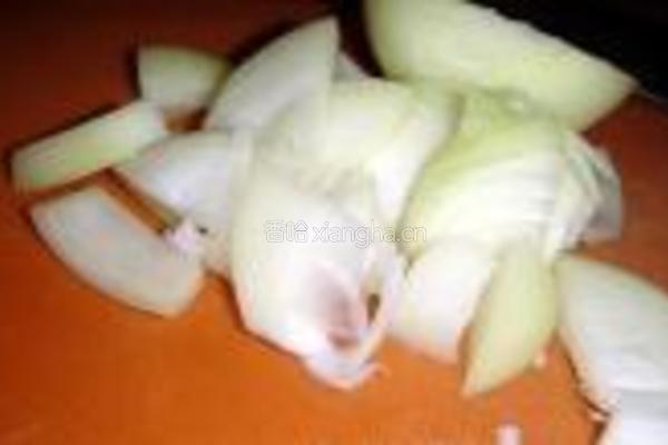 红椒圆葱焖饭的做法图解3