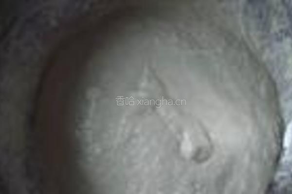 鸡蛋韭菜粉丝包的做法图解2