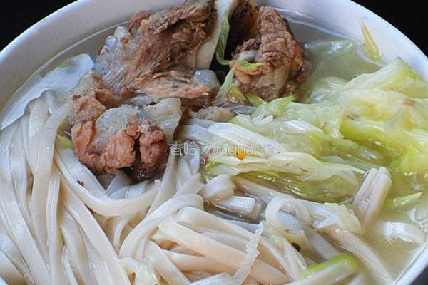 脊骨热汤面