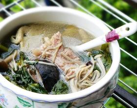 棒骨菇菌西洋菜汤