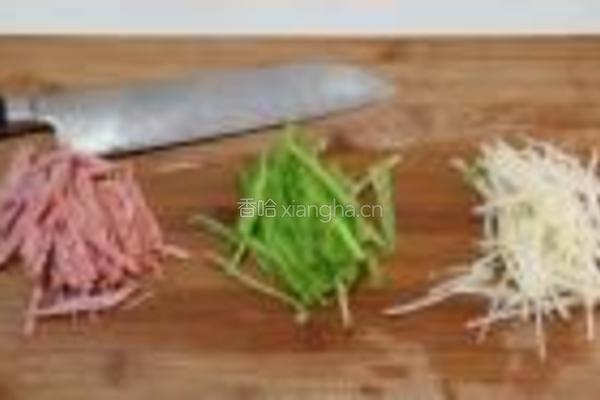土豆青椒火腿饼的做法图解1