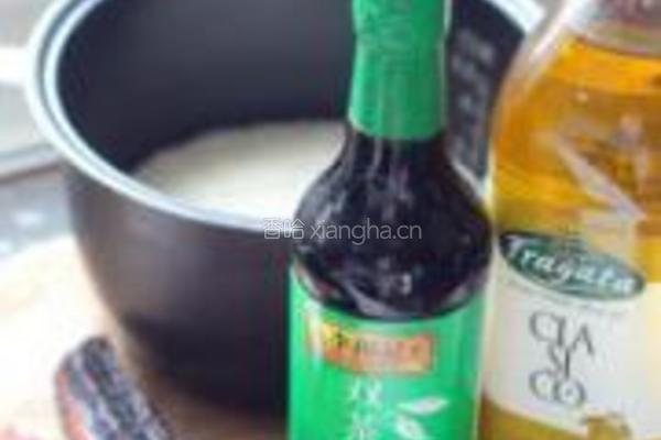 酱油腊味饭的做法图解1