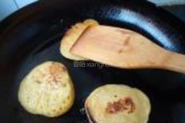 香煎玉米饼的做法图解5