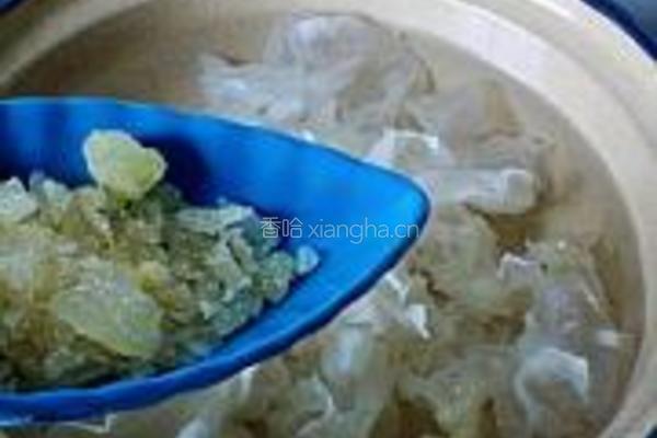 雪耳枸杞煲香梨的做法图解3