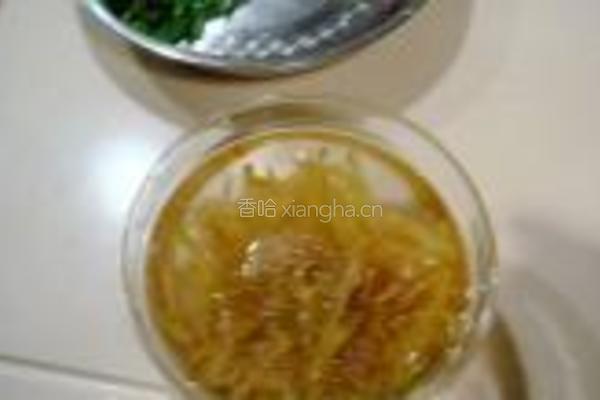 尖椒榨菜饸饹面的做法图解1