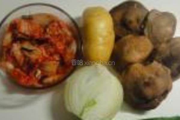 泡菜土豆什锦炒饭的做法图解1