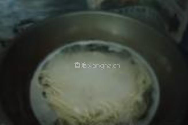 蒜蓉辣酱拌凉面的做法图解6