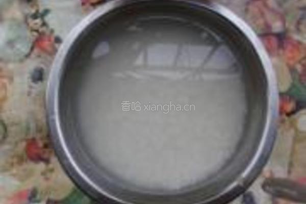土豆腊肠焖饭的做法图解2