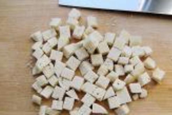 胡萝卜卷心菜炒馒头的做法图解3
