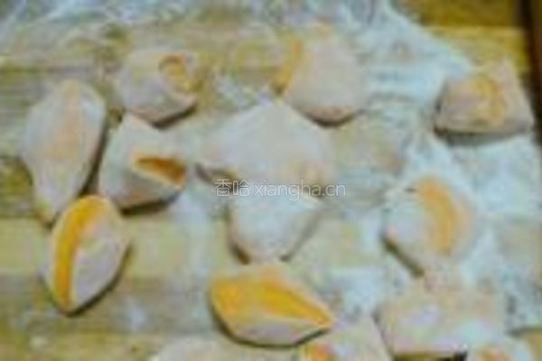 三色鸡腿菇猪肉饺的做法图解8